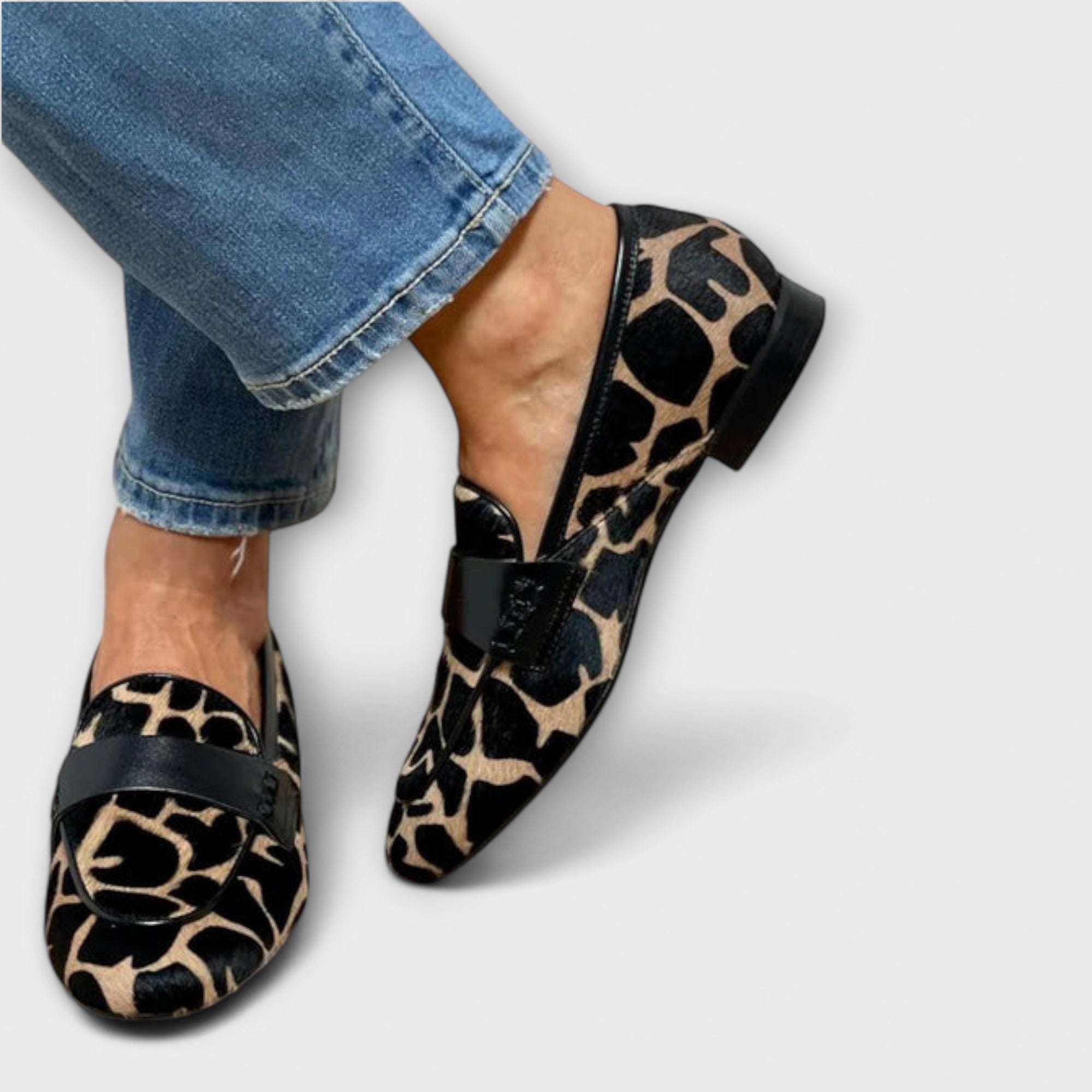 Haisley – Round Slippers with Cow Pattern