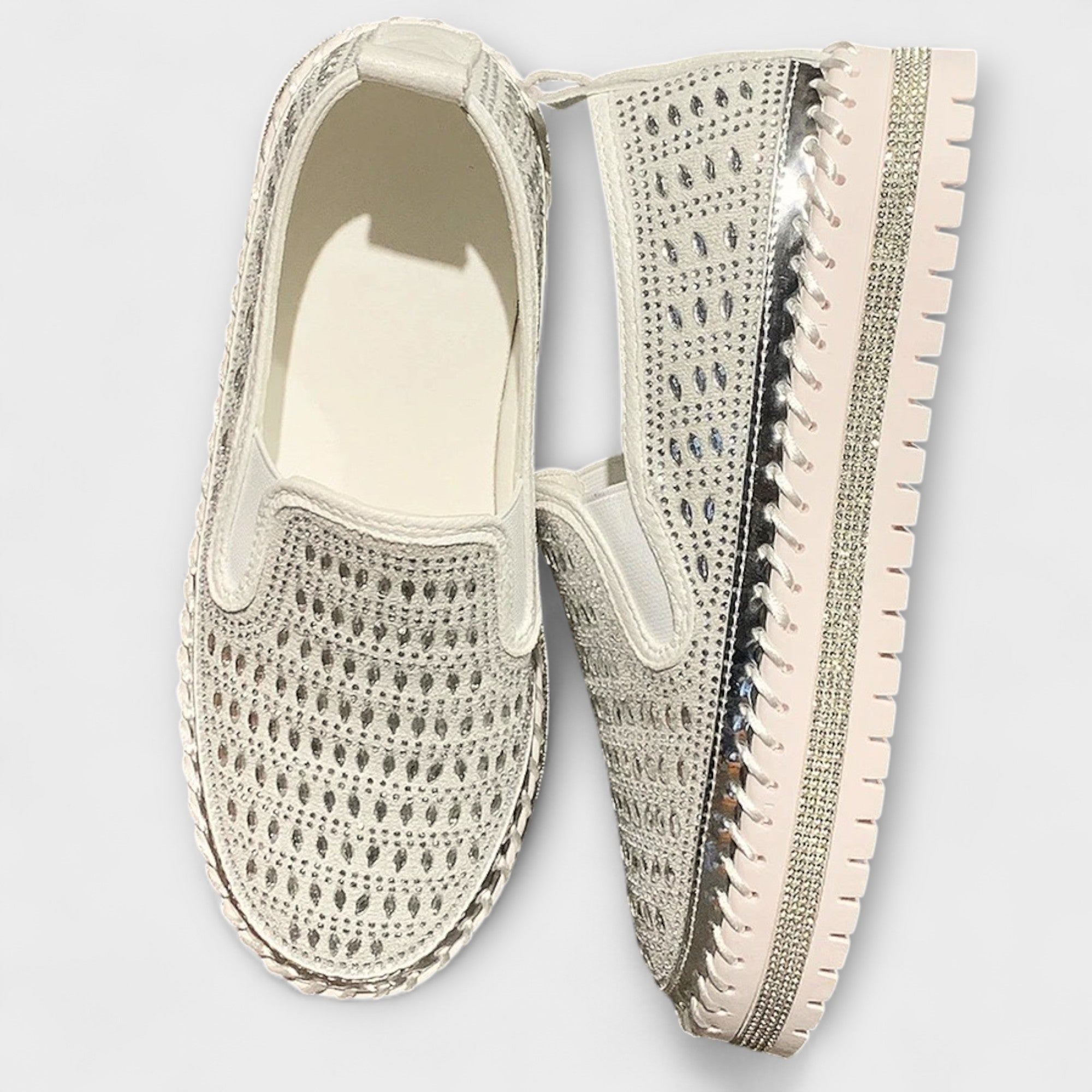 Kenna – Round toe area embellished with rhinestones