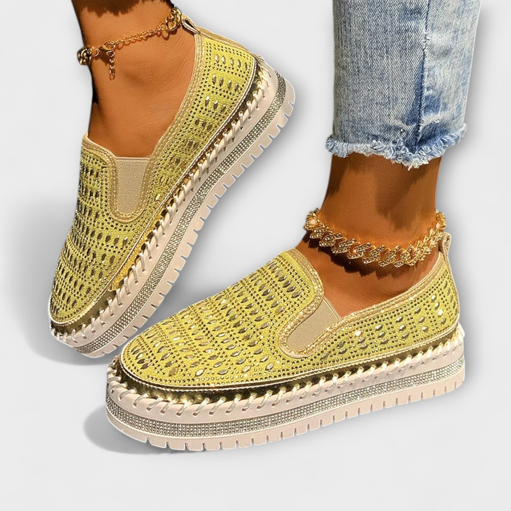 Kenna – Round toe area embellished with rhinestones