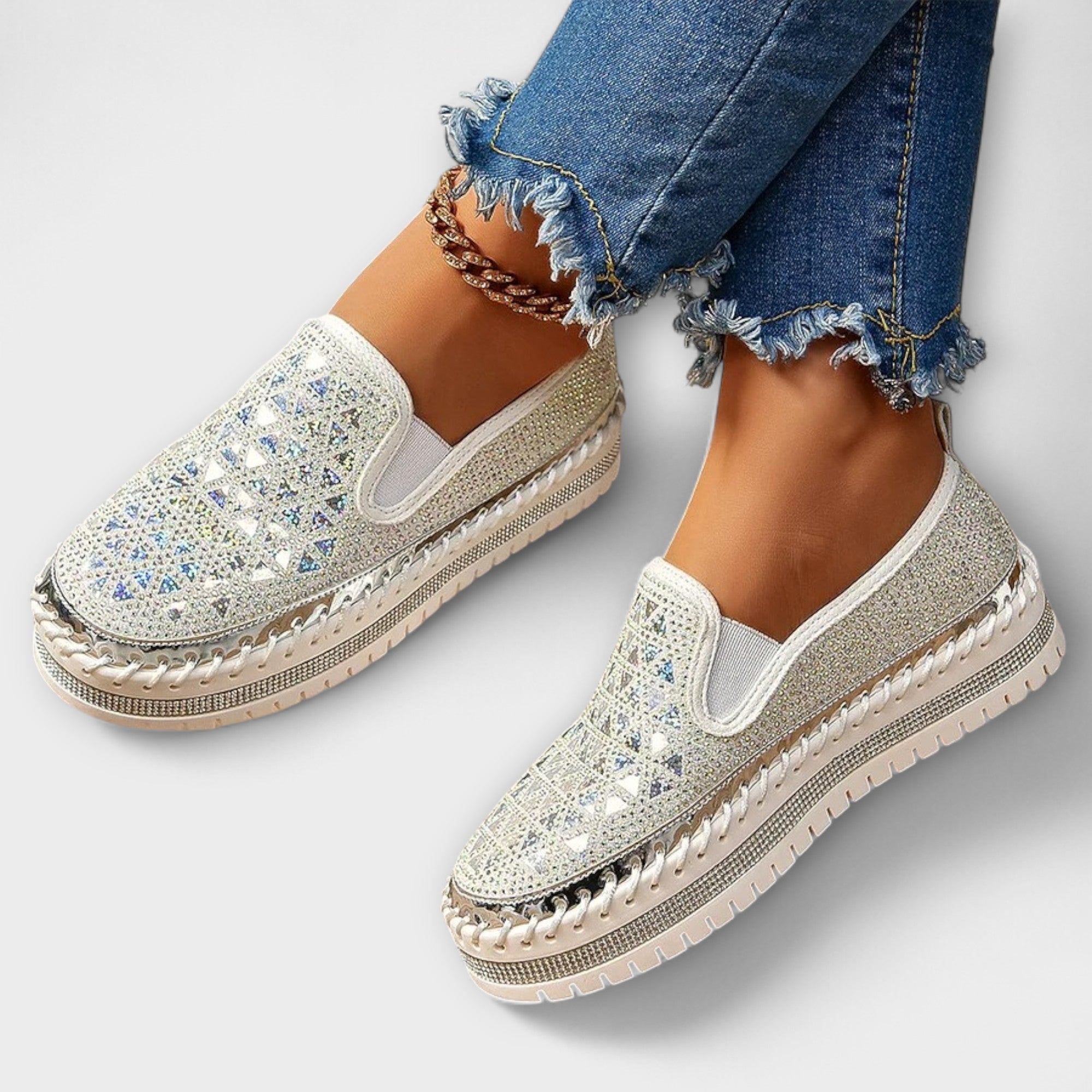 Vada – Slippers Embellished with Rhinestones