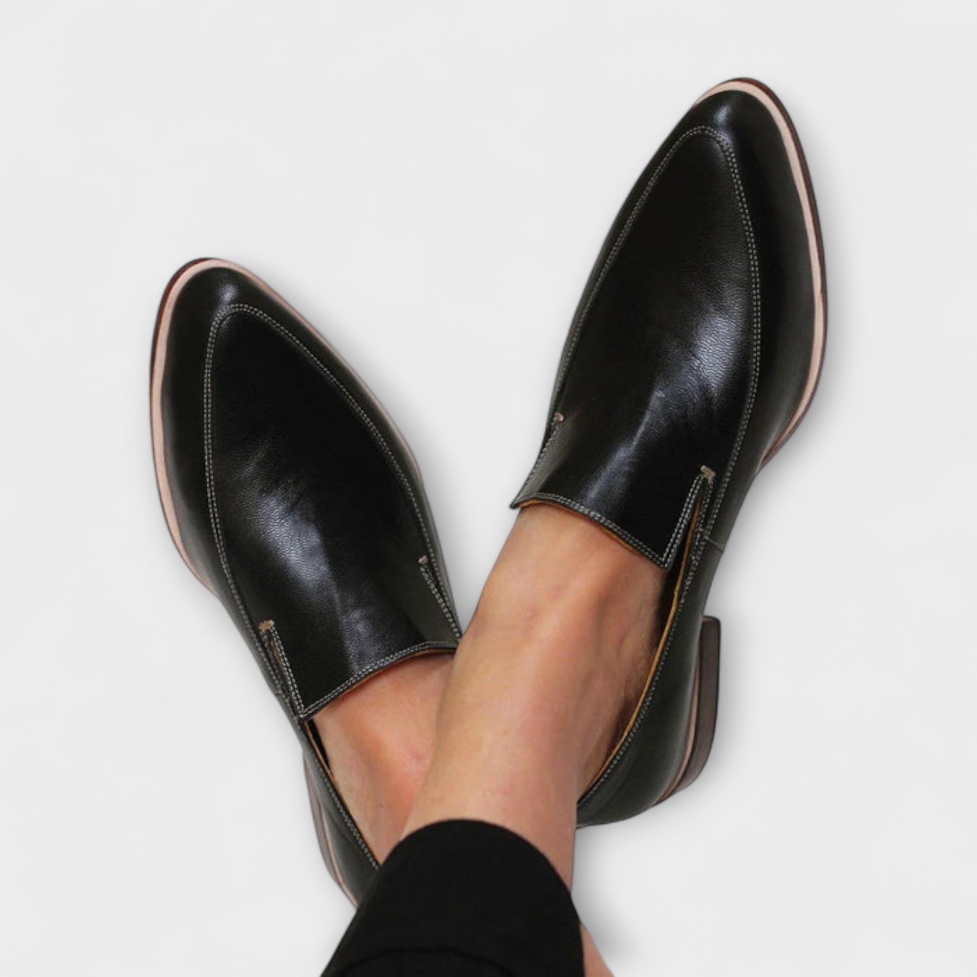 Junia – Black Loafers with Pointed Toe