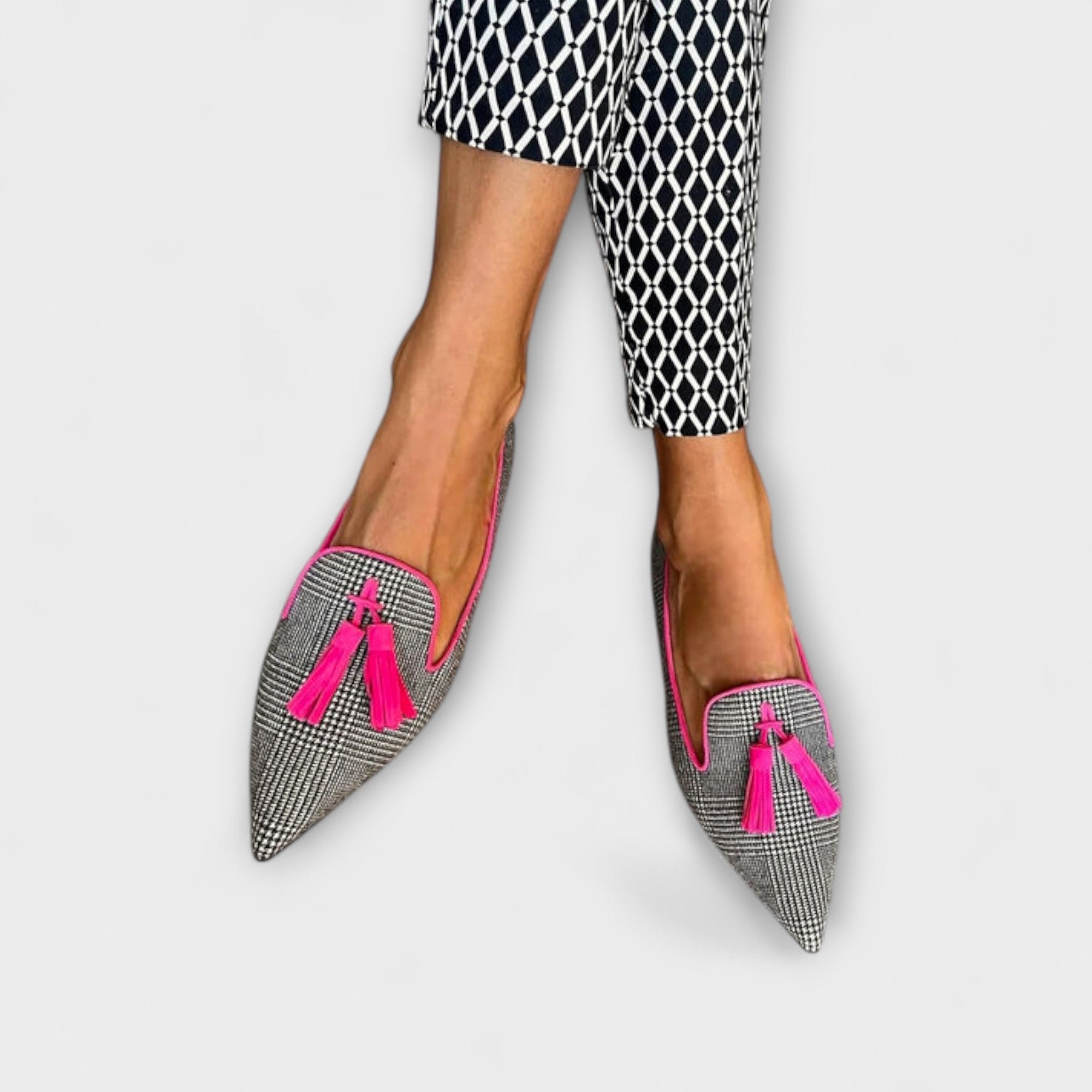 Yara – Pointed Black Slippers