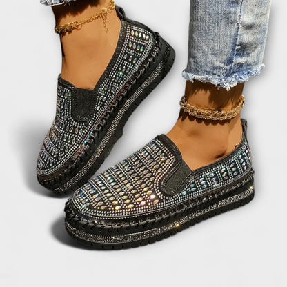Kenna – Round toe area embellished with rhinestones