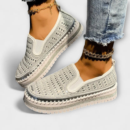 Kenna – Round toe area embellished with rhinestones