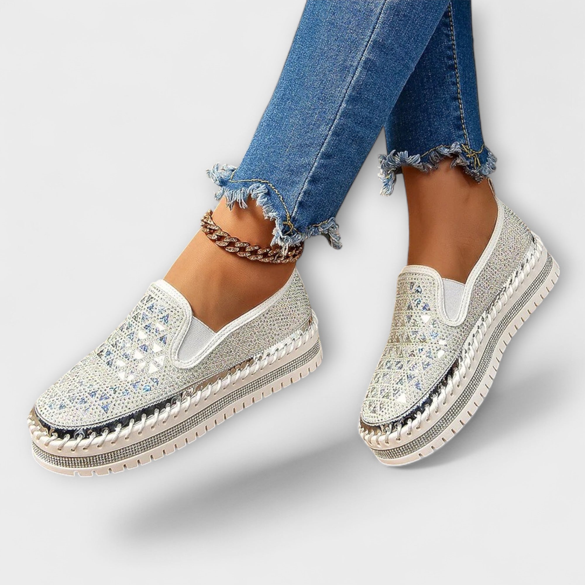 Vada – Slippers Embellished with Rhinestones