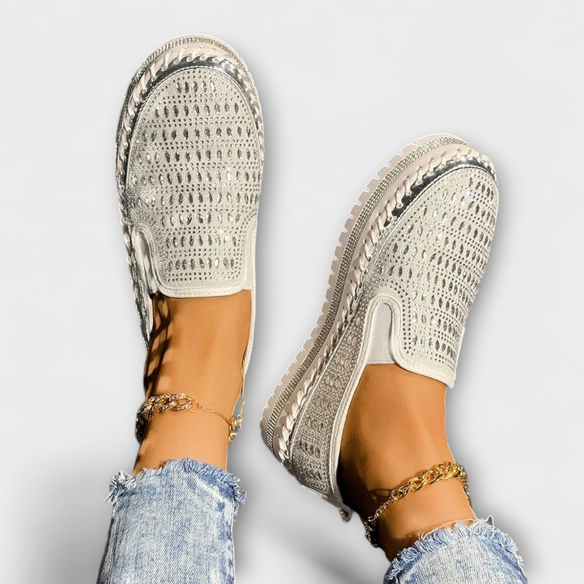 Kenna – Round toe area embellished with rhinestones