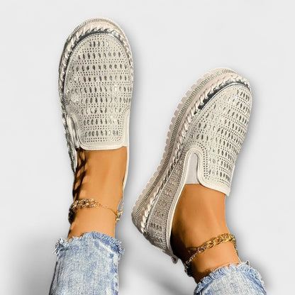 Kenna – Round toe area embellished with rhinestones